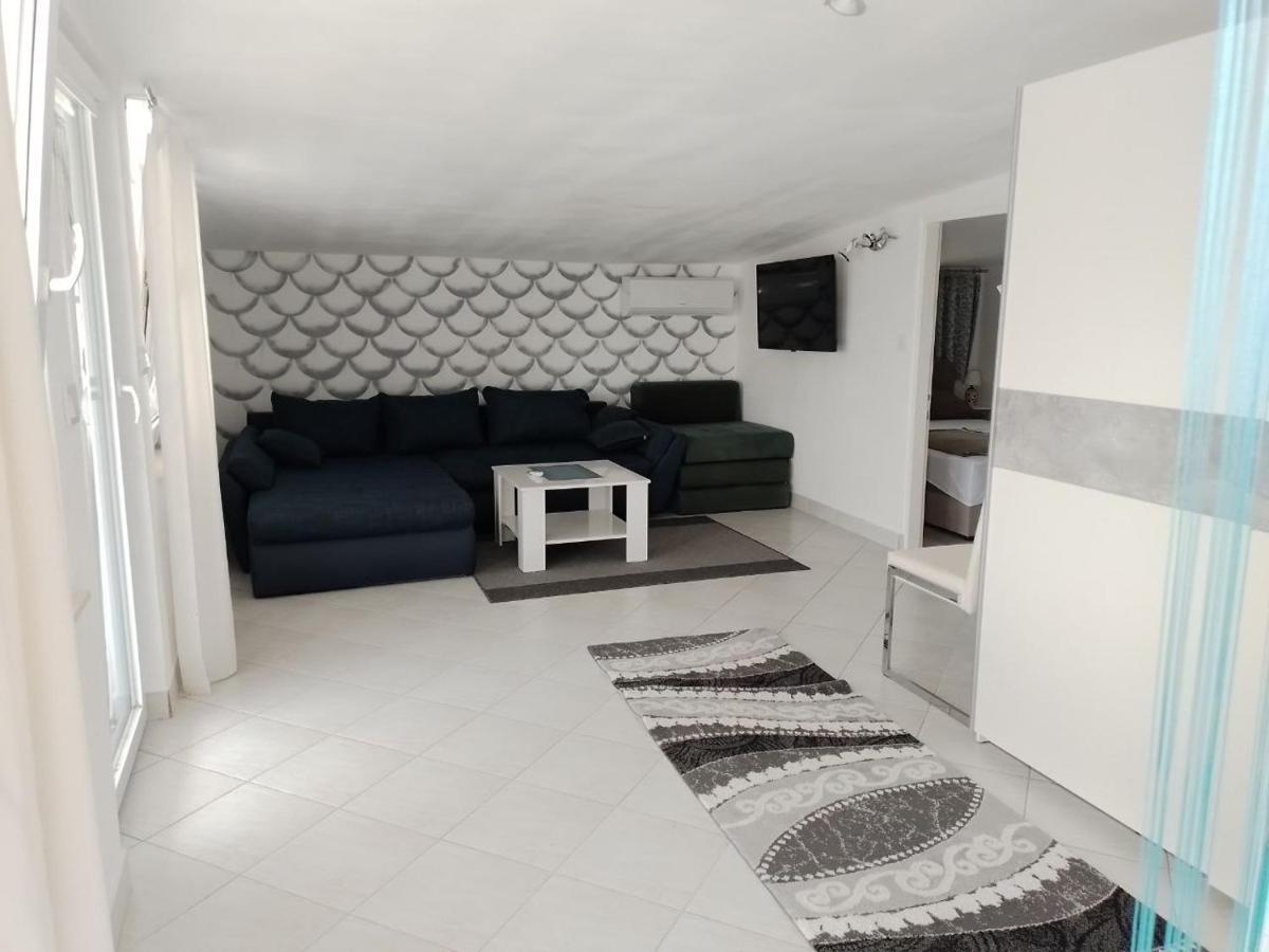 Villa 2 Swans Peroj Kültér fotó