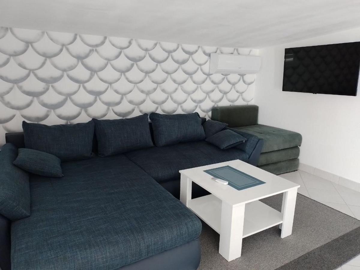 Villa 2 Swans Peroj Kültér fotó
